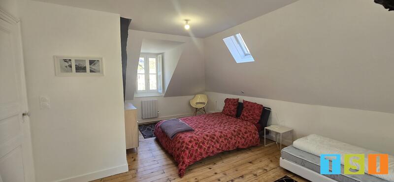 Maison - 216 m² - 7 pièces