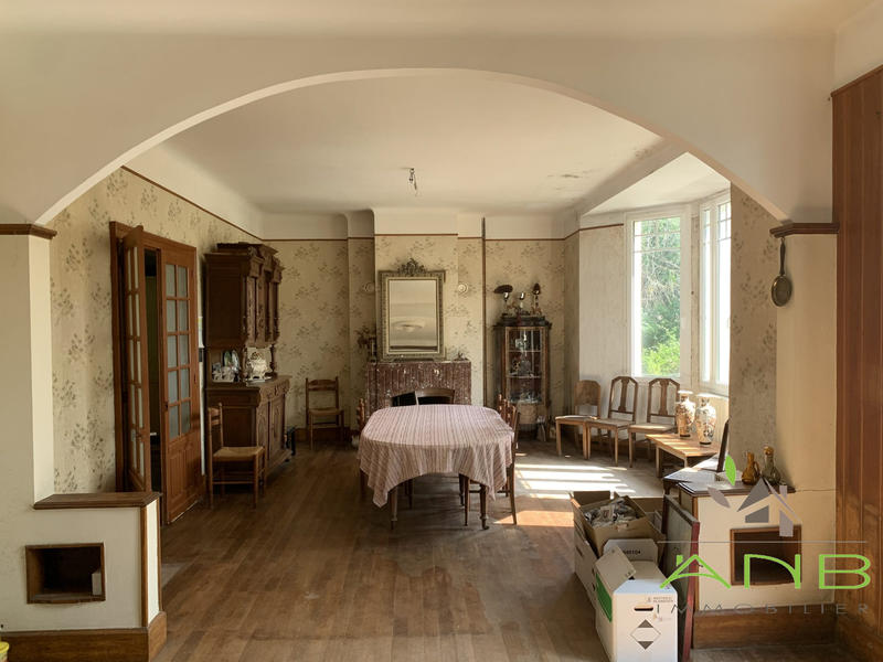 Maison - 250 m² - 13 pièces