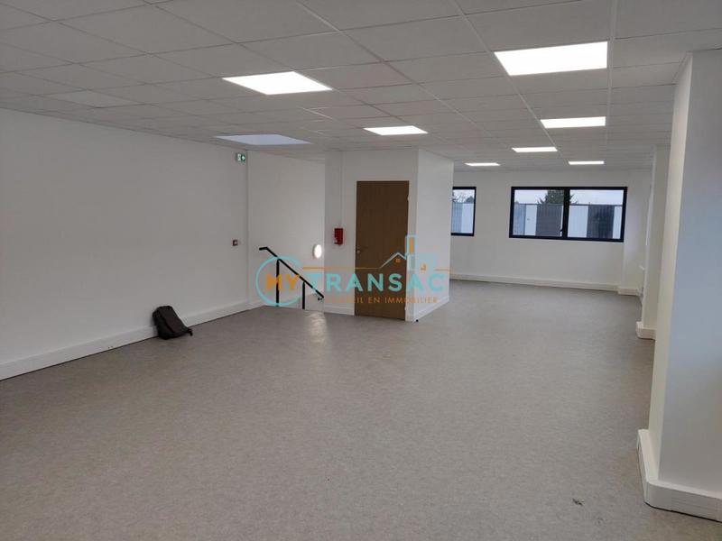 Local d'activités - 374 m²