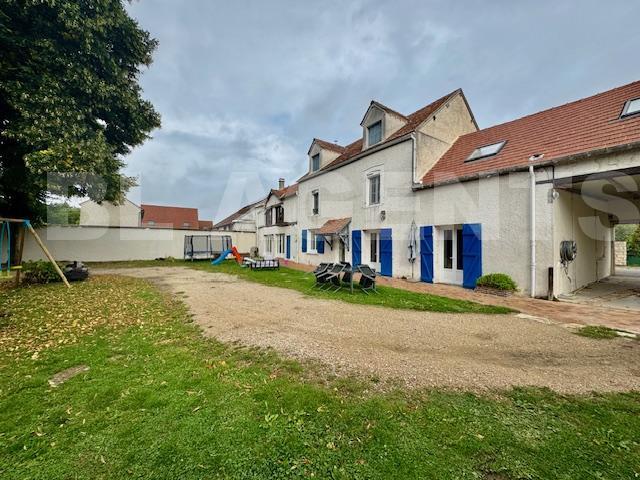 Maison - 337 m² - 8 pièces