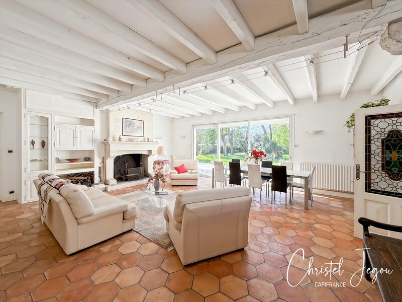 Maison - 276 m² - 8 pièces