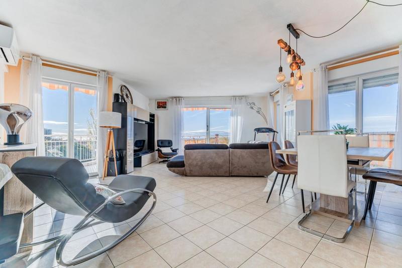 Appartement - 104 m² - 4 pièces