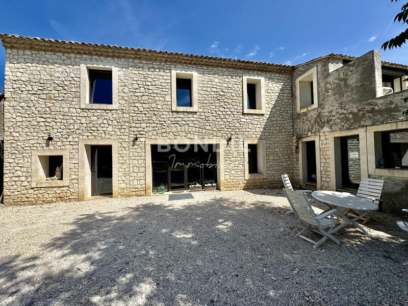 Propriété - 225 m² - 7 pièces