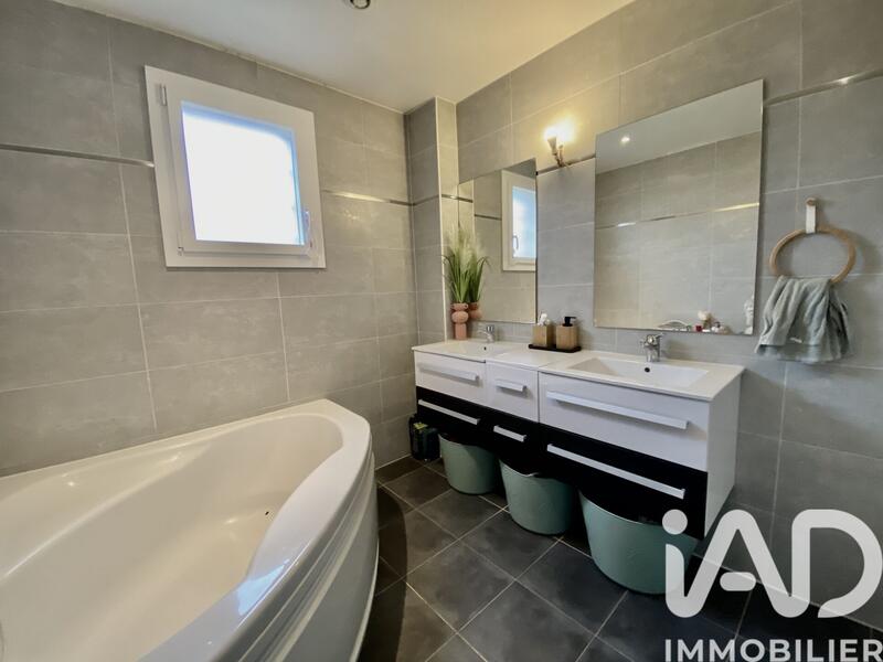 Maison - 110 m² - 5 pièces