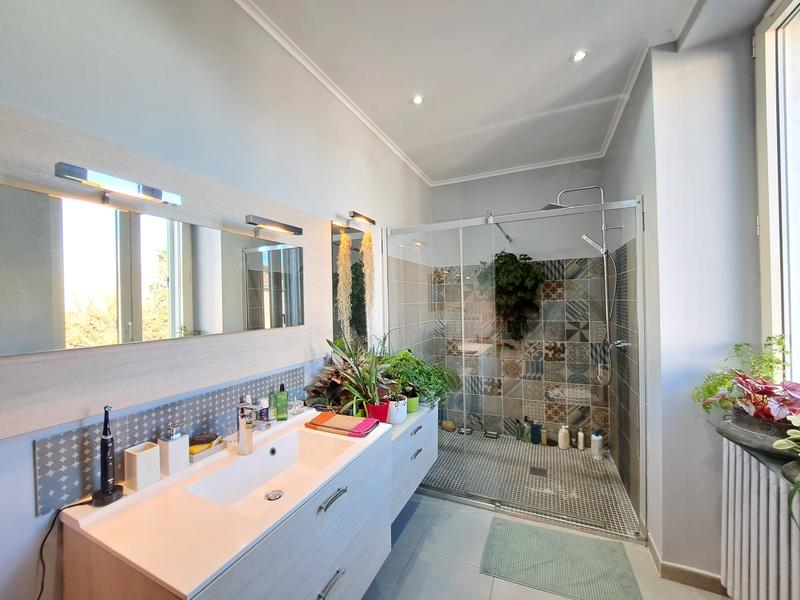 Maison - 221 m² - 9 pièces