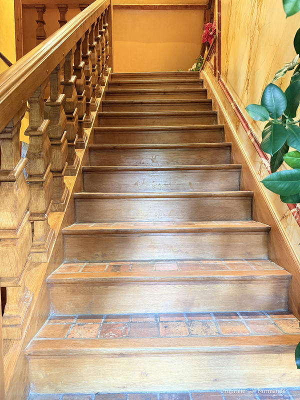 Maison ancienne - 238 m² - 8 pièces