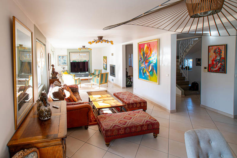 Propriété - 272 m² - 8 pièces