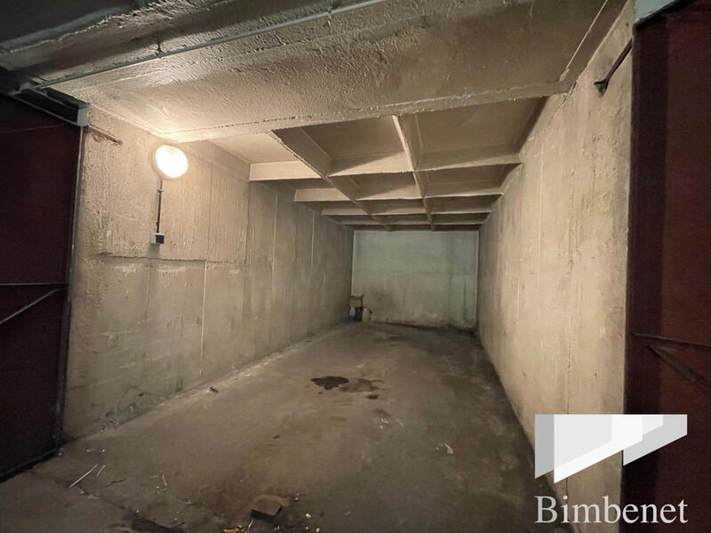 Parking / Garage - 12 m²