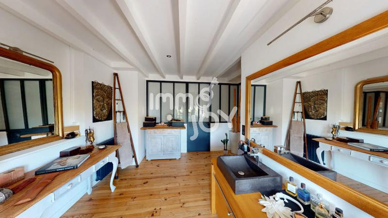 Maison - 210 m² - 5 pièces