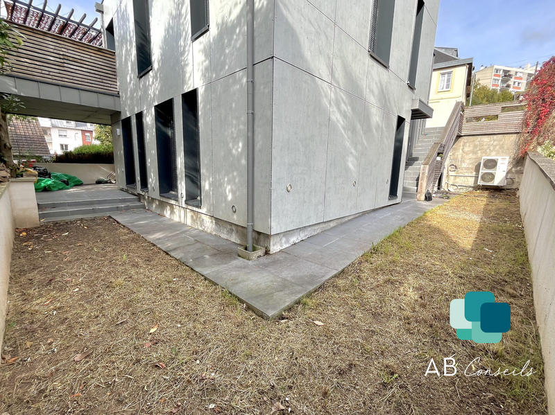 Appartement - 93 m² - 4 pièces