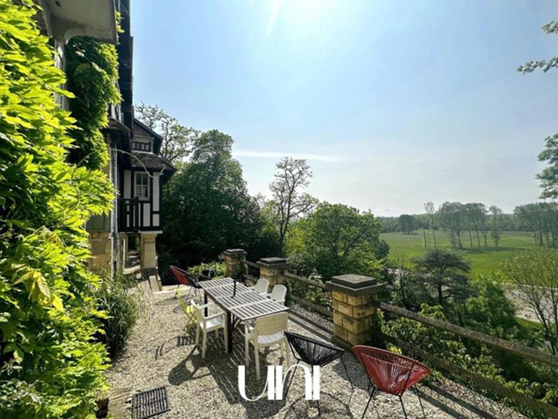 Maison - 280 m² - 9 pièces