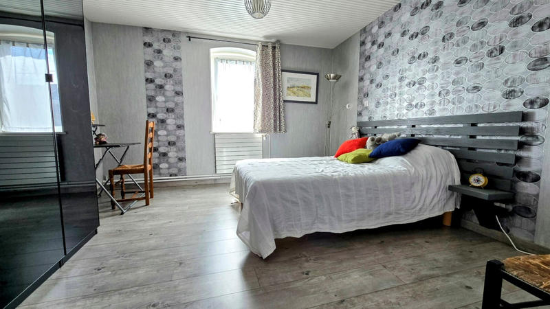 Propriété - 251 m² - 9 pièces