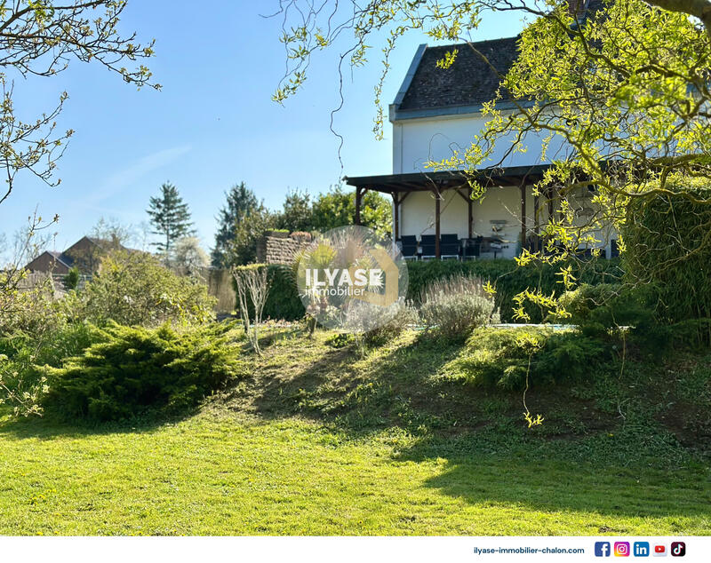 Maison - 212 m² - 7 pièces