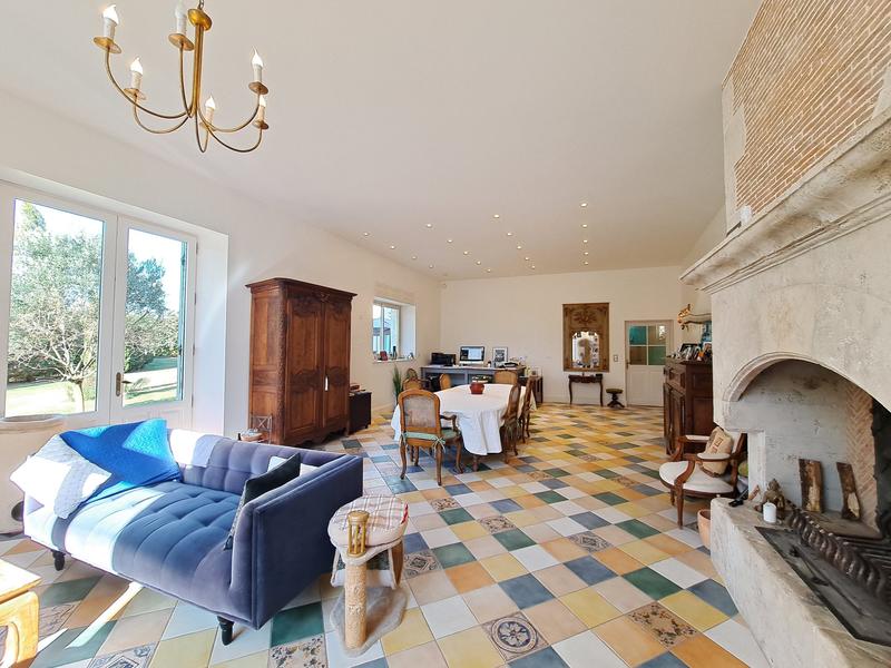 Maison - 185 m² - 15 pièces