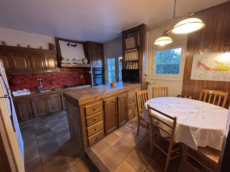 Maison - 220 m² - 9 pièces