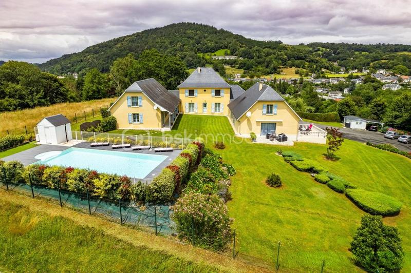 Propriété - 410 m² - 16 pièces