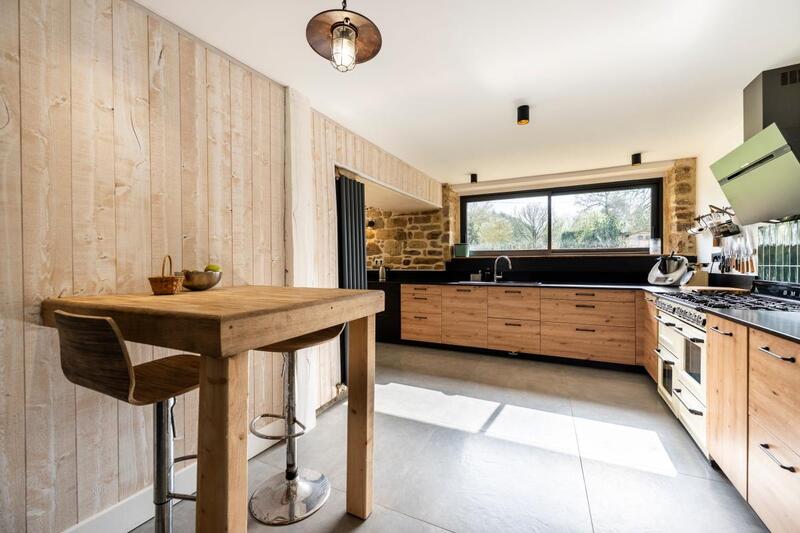 Propriété - 257 m² - 6 pièces