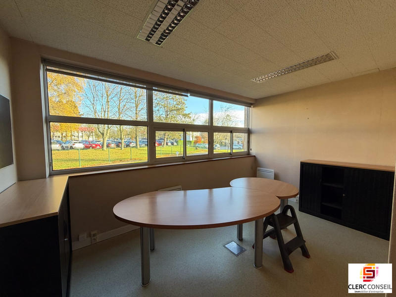 Bureau - 1 054 m²