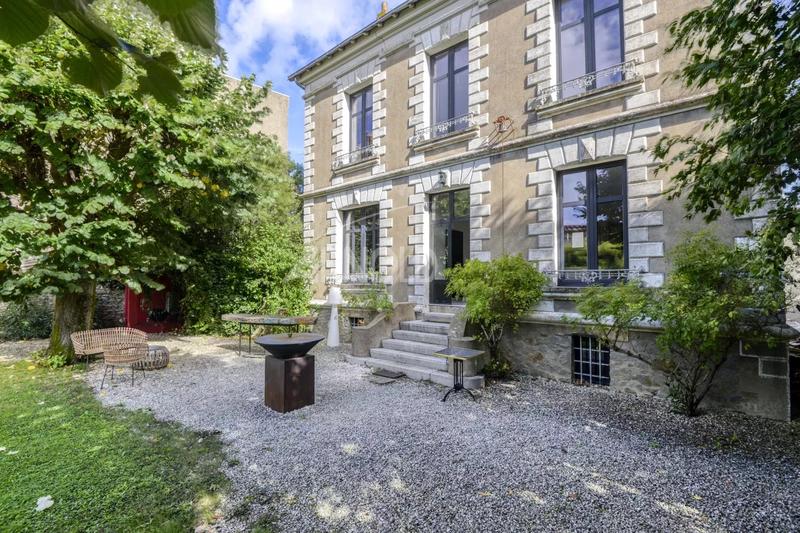 Maison - 198 m² - 10 pièces