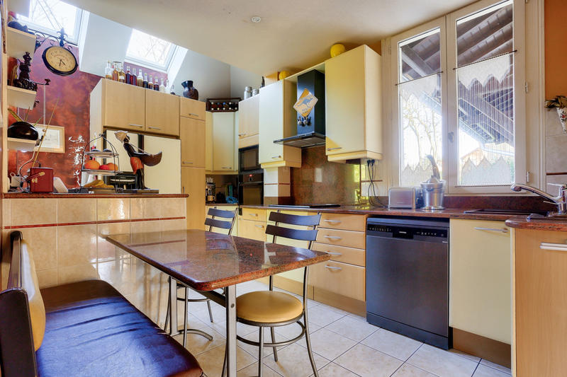 Maison - 192 m² - 9 pièces