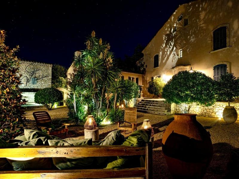 Maison de maîtres - 700 m² - 15 pièces