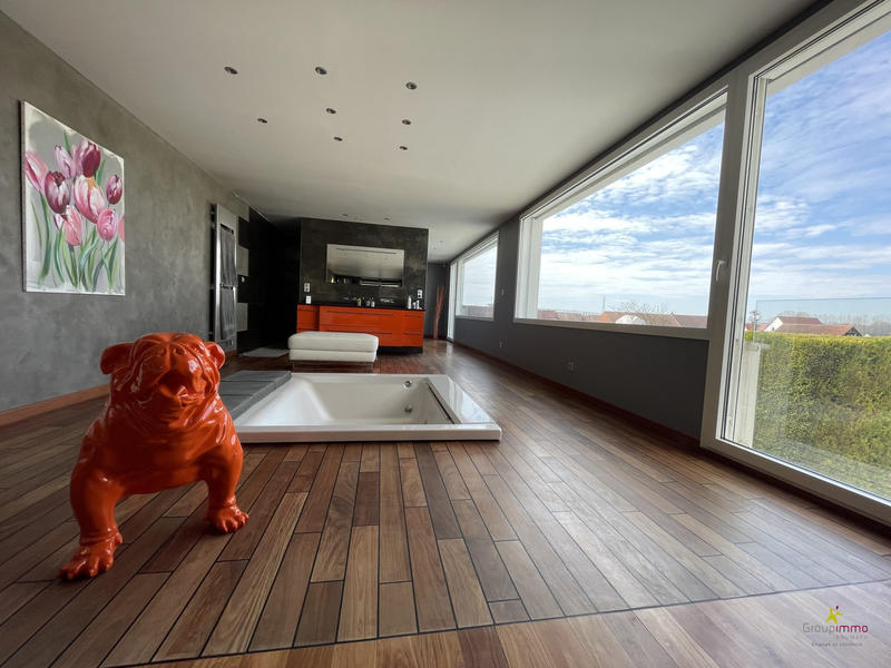 Maison - 244 m² - 9 pièces