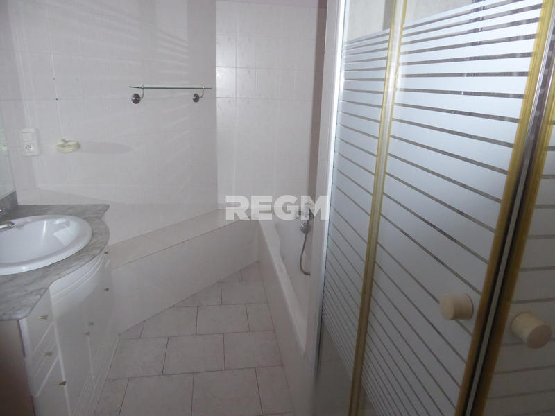 Propriété - 800 m² - 25 pièces