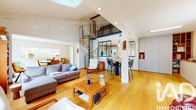 Maison - 202 m² - 7 pièces