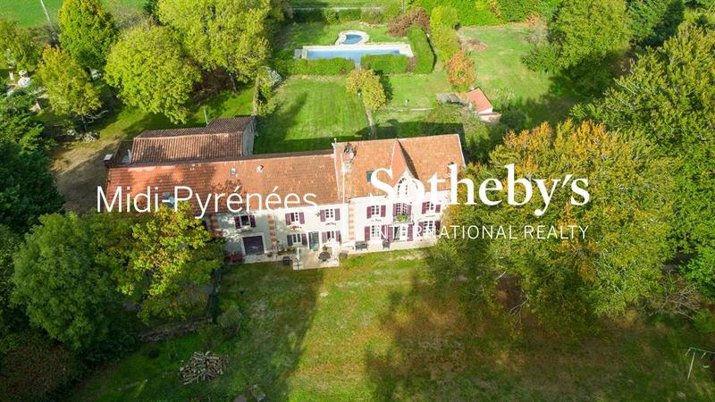 Maison de maîtres - 510 m² - 20 pièces