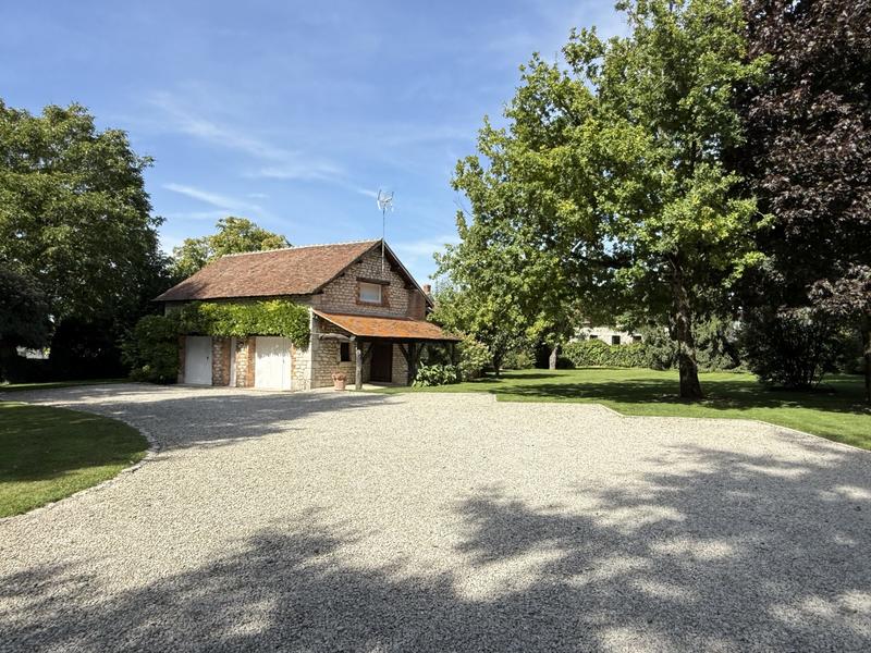 Maison ancienne - 251 m² - 7 pièces