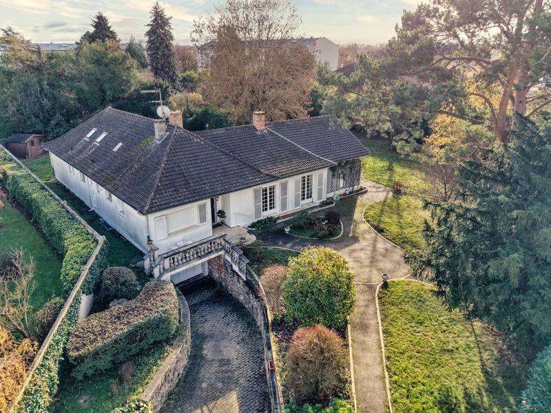 Maison - 225 m² - 6 pièces