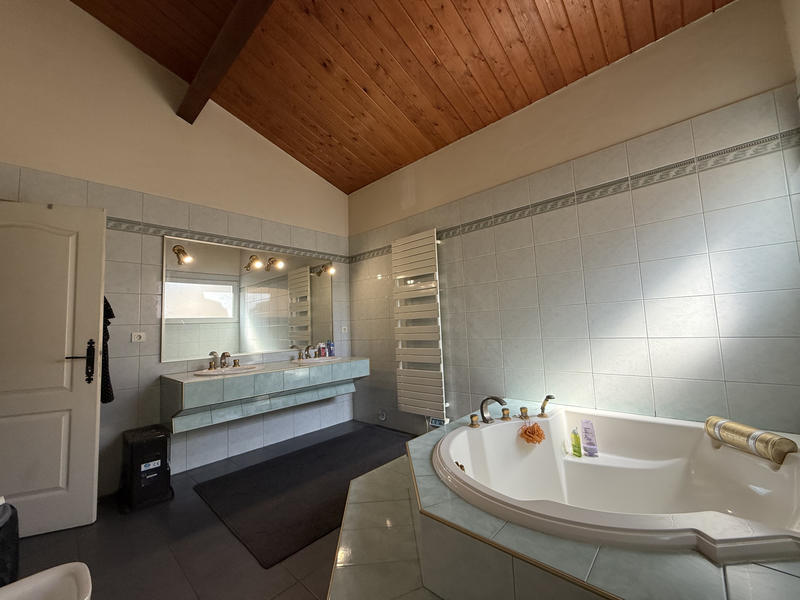 Maison - 265 m² - 6 pièces