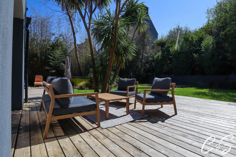 Maison - 240 m² - 6 pièces