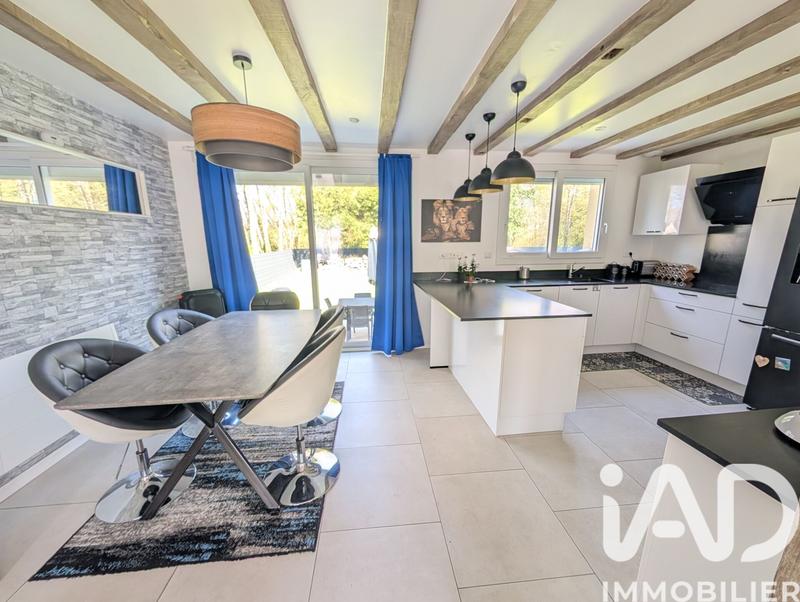 Maison - 141 m² - 8 pièces