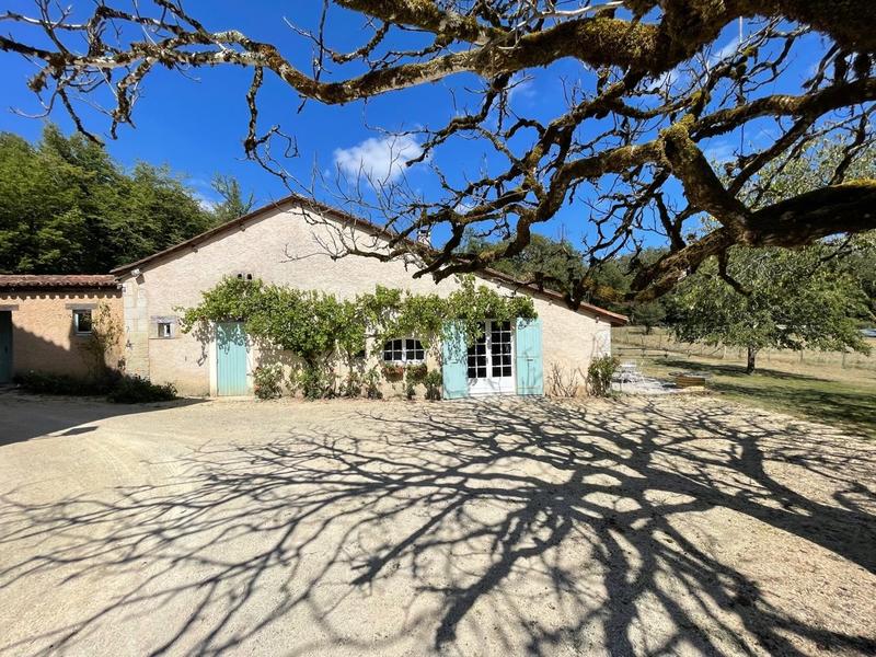 Maison - 650 m² - 23 pièces