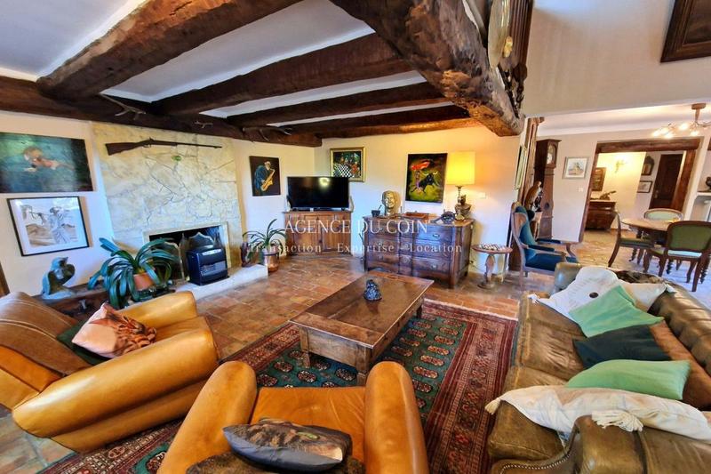 Demeure - 240 m² - 5 pièces