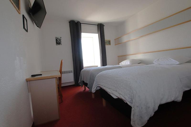 Maison - 1 300 m² - 40 pièces