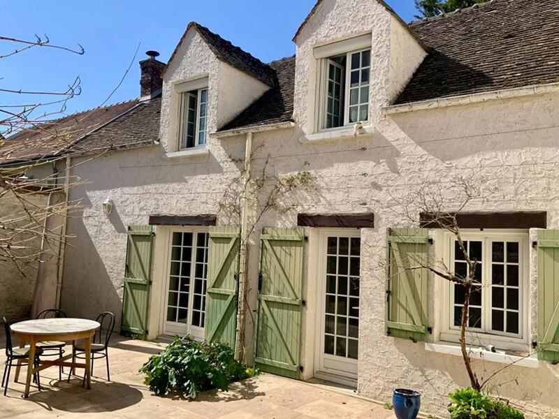 Maison - 240 m² - 9 pièces