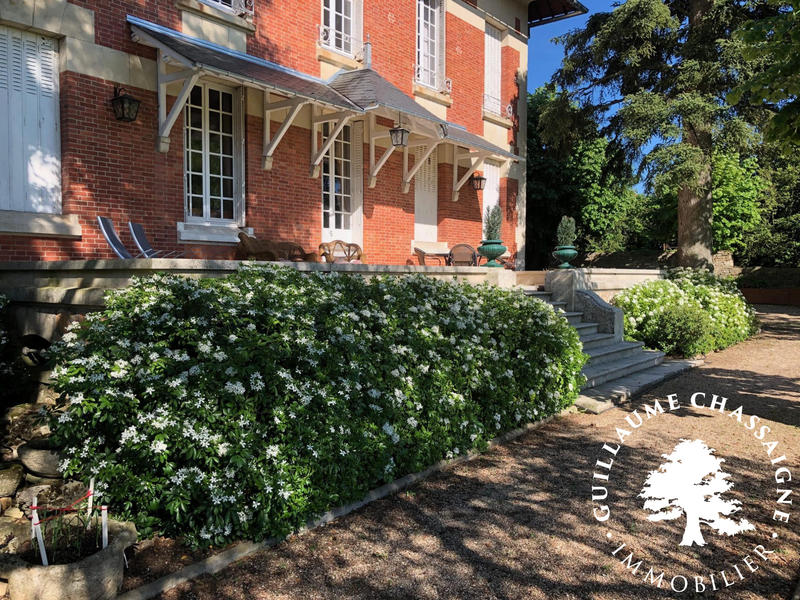 Maison traditionnelle - 290 m² - 8 pièces