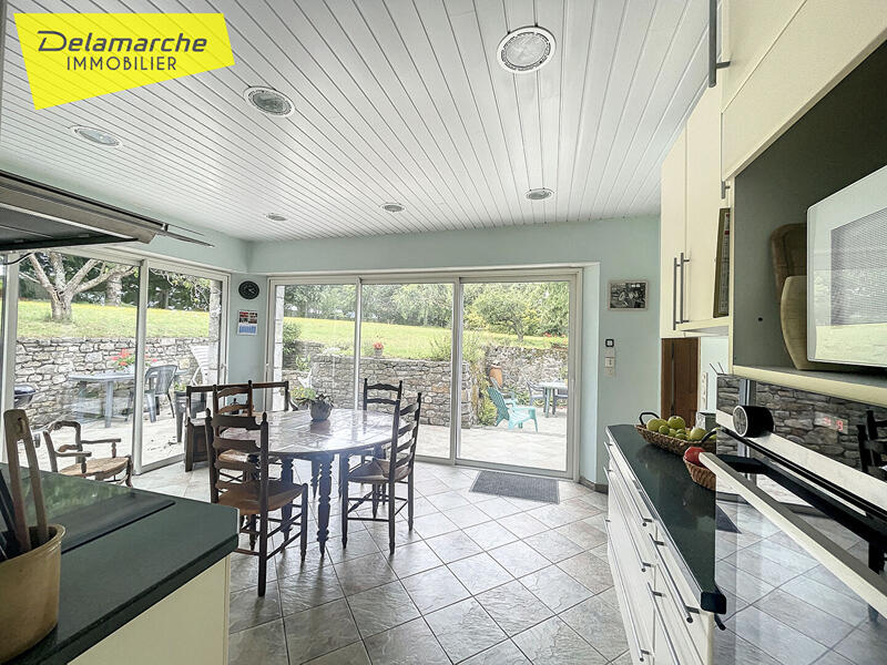 Maison - 208 m² - 9 pièces