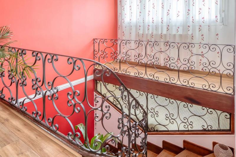 Maison - 288 m² - 10 pièces