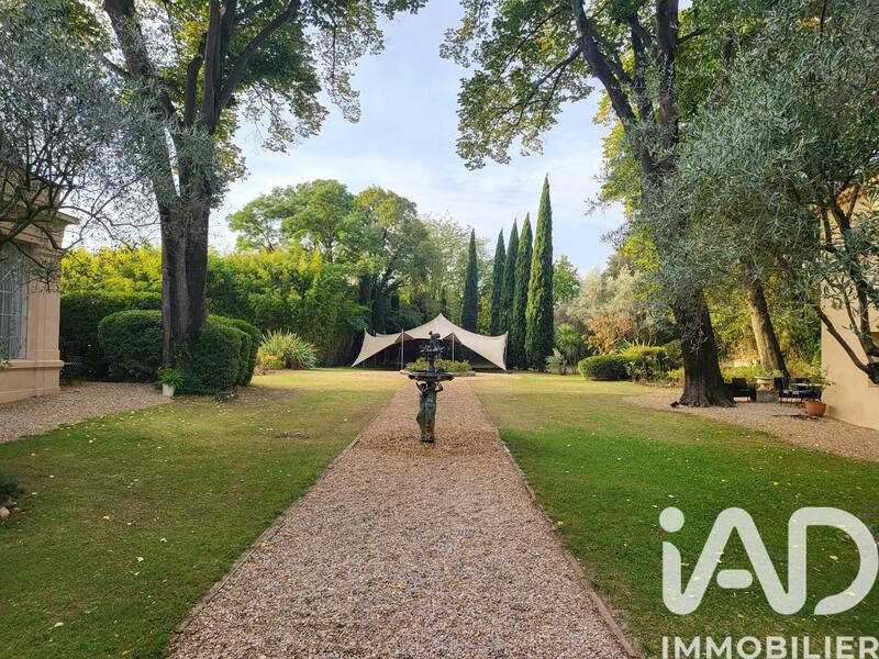 Château - 1 625 m² - 30 pièces