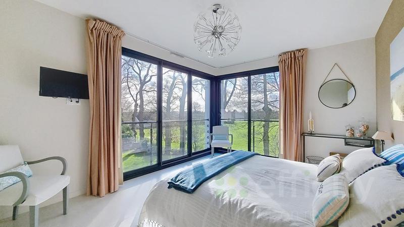 Pavillon - 281 m² - 8 pièces