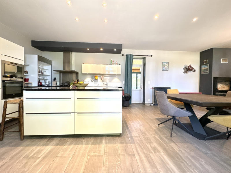 Maison - 287 m² - 10 pièces