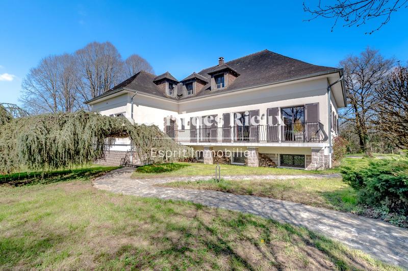 Maison - 260 m² - 7 pièces