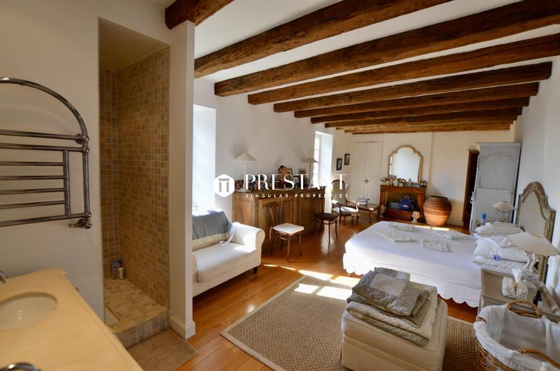 Maison - 250 m² - 8 pièces