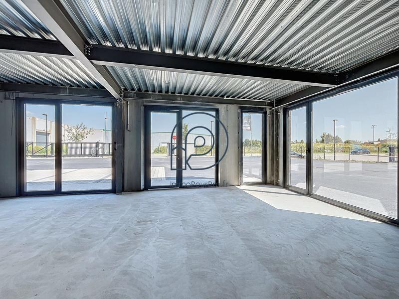 Local d'activités - 683 m²