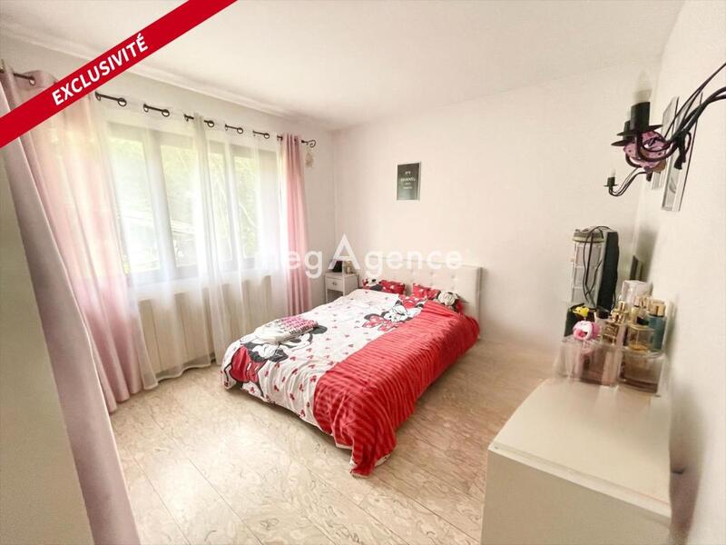 Maison - 220 m² - 10 pièces