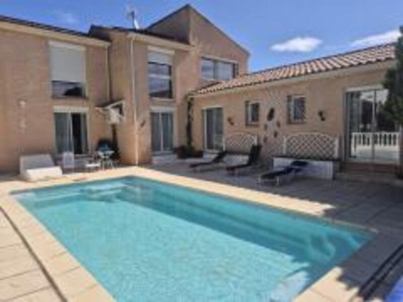 Maison - 266 m² - 7 pièces