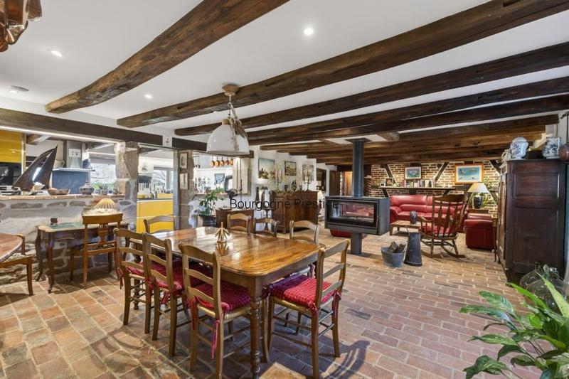 Propriété - 239 m² - 7 pièces